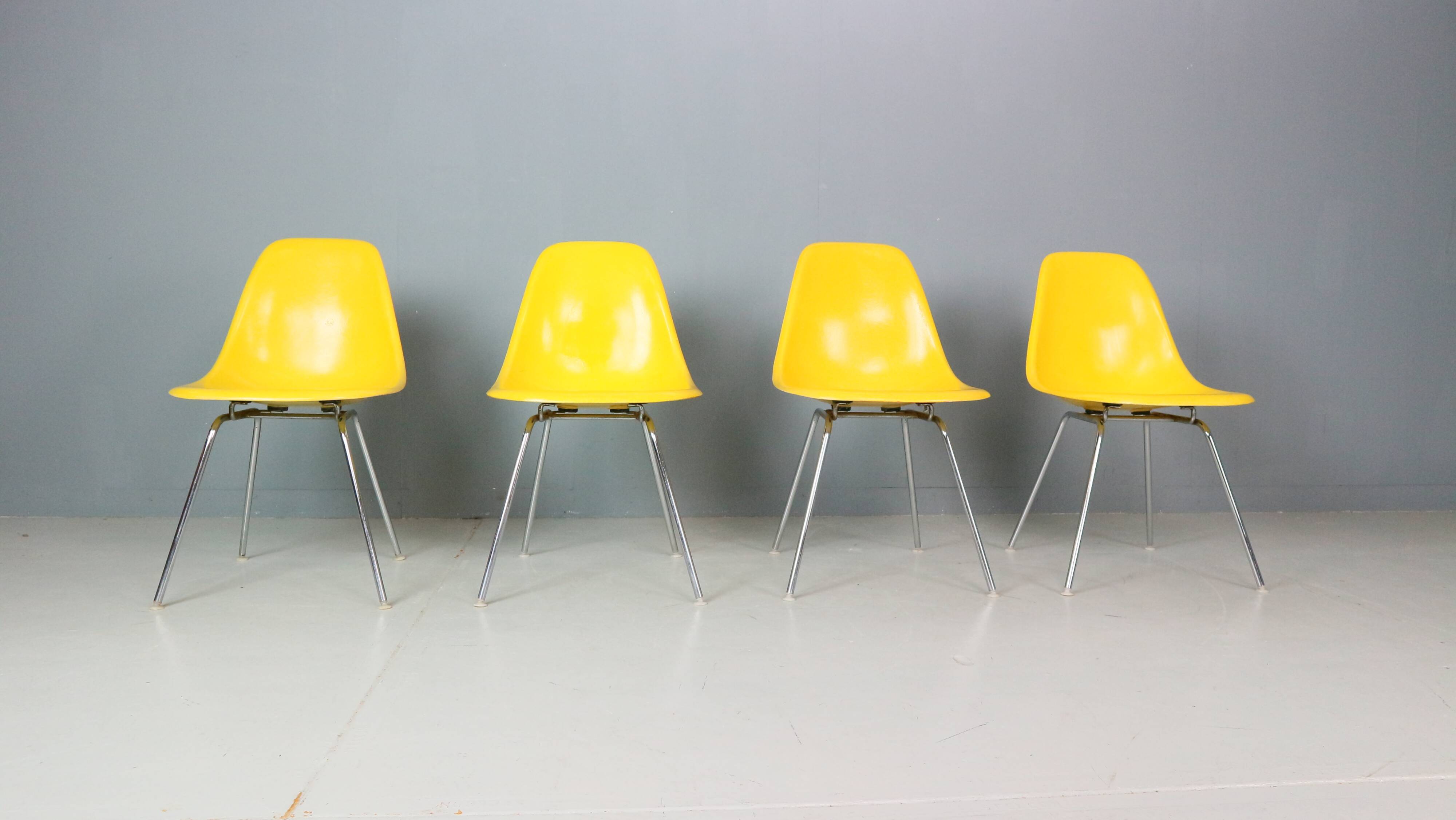 Charles & Ray Eames Set of 4 Yellow "La Fonda" Chairs for Herman Miller, 1960