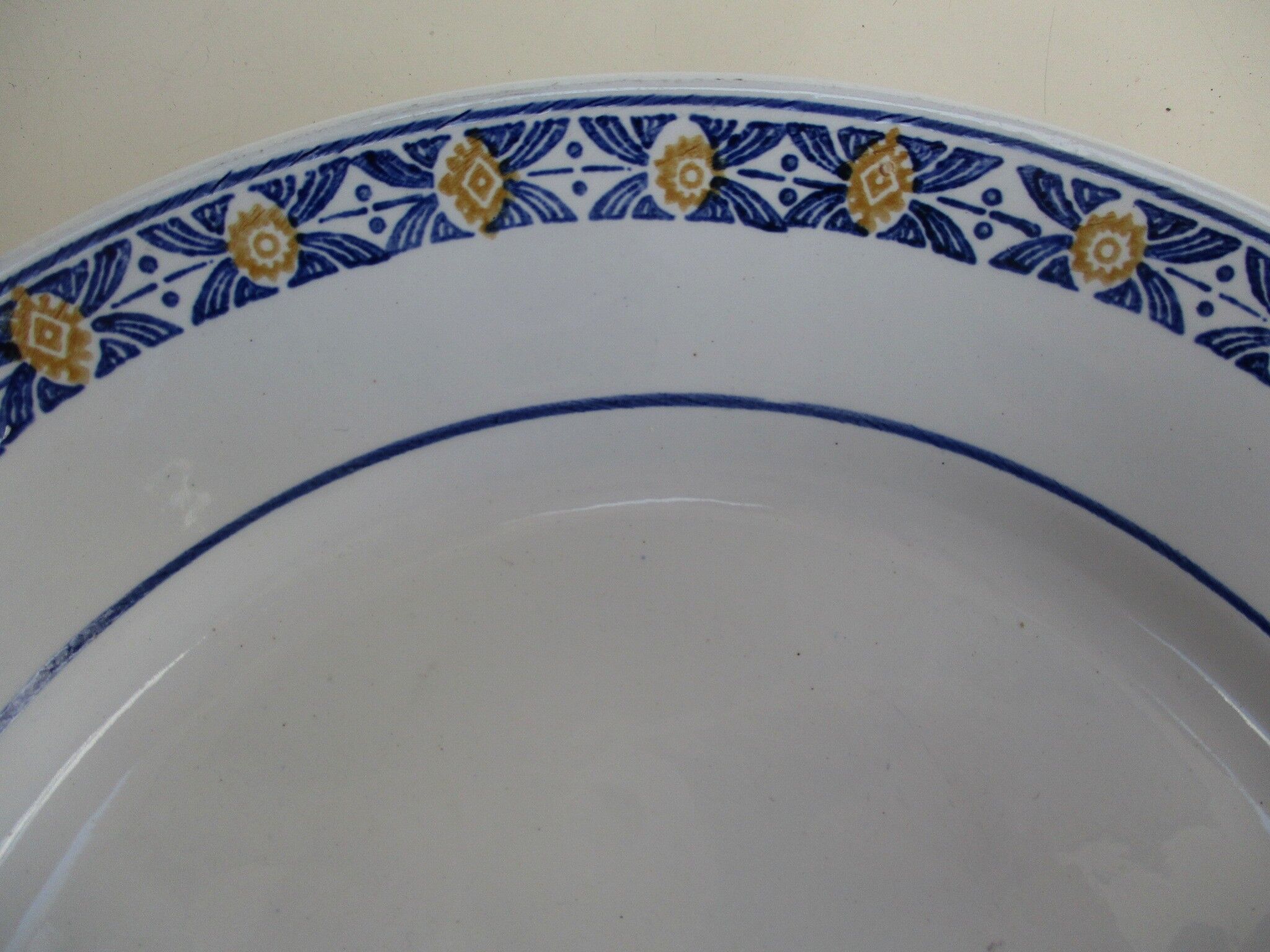 Old dishes Saint Amand