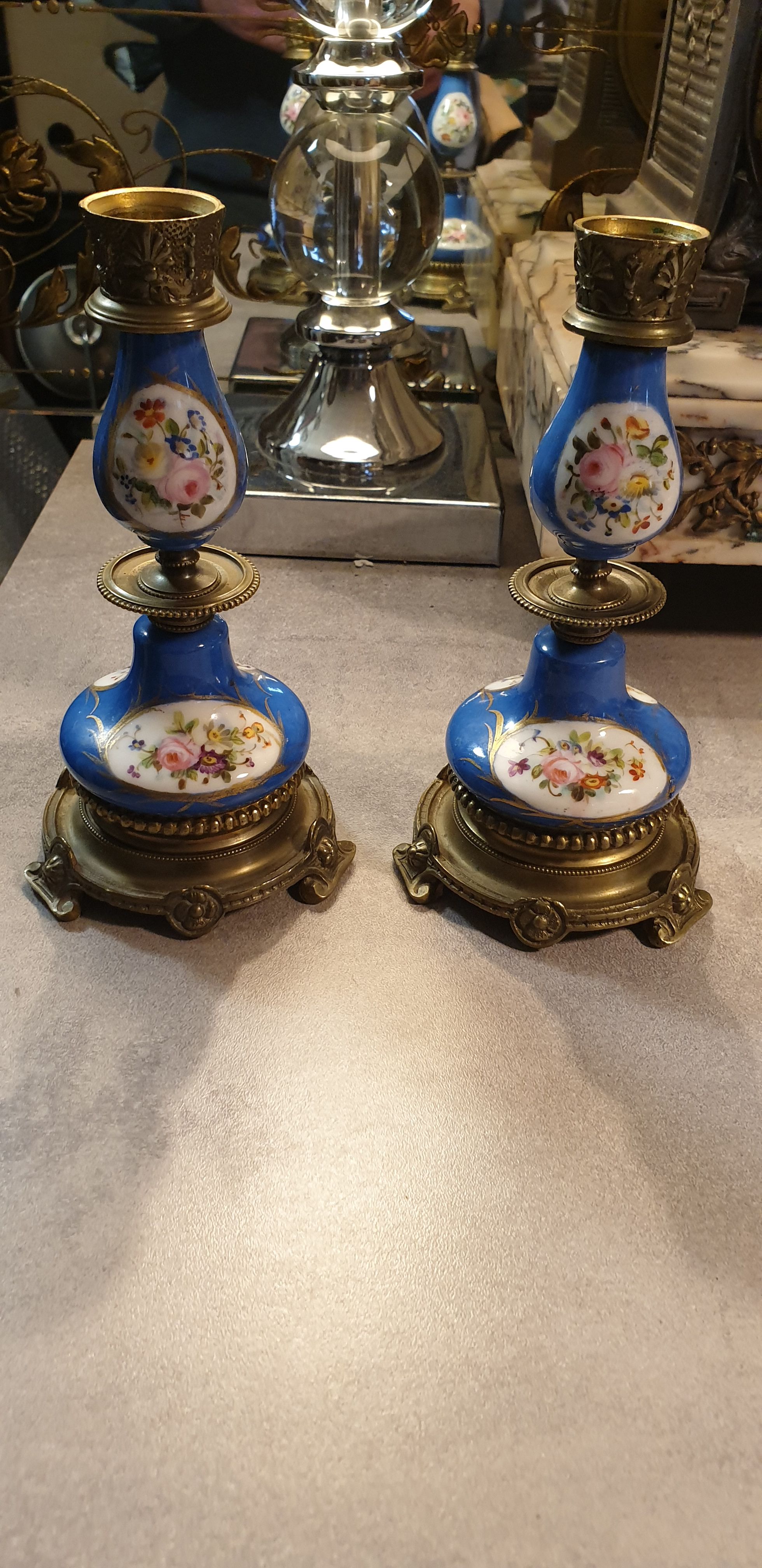 Pair of xixth candle holders, in bronze and enamelled porcelain