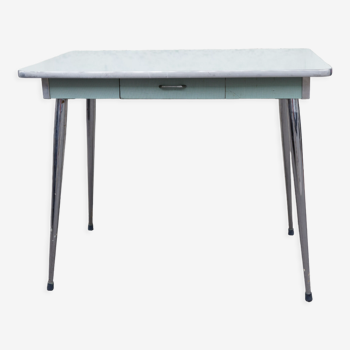 Formica table pattern water green