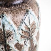 Vase en céramique Scheurich avec motif en relief botanique, Allemagne, années 1970.