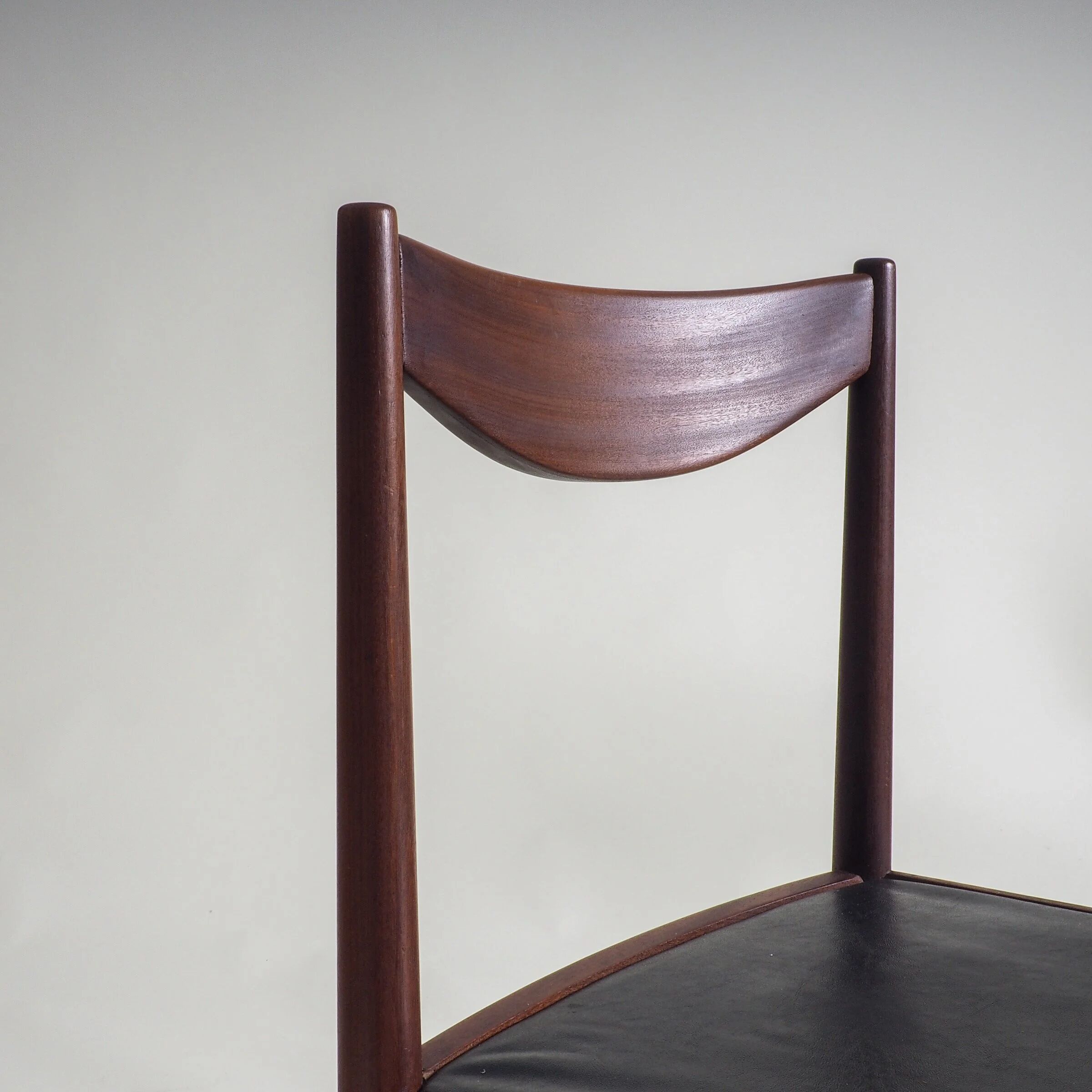 Set of 4 mid-century dining chairs