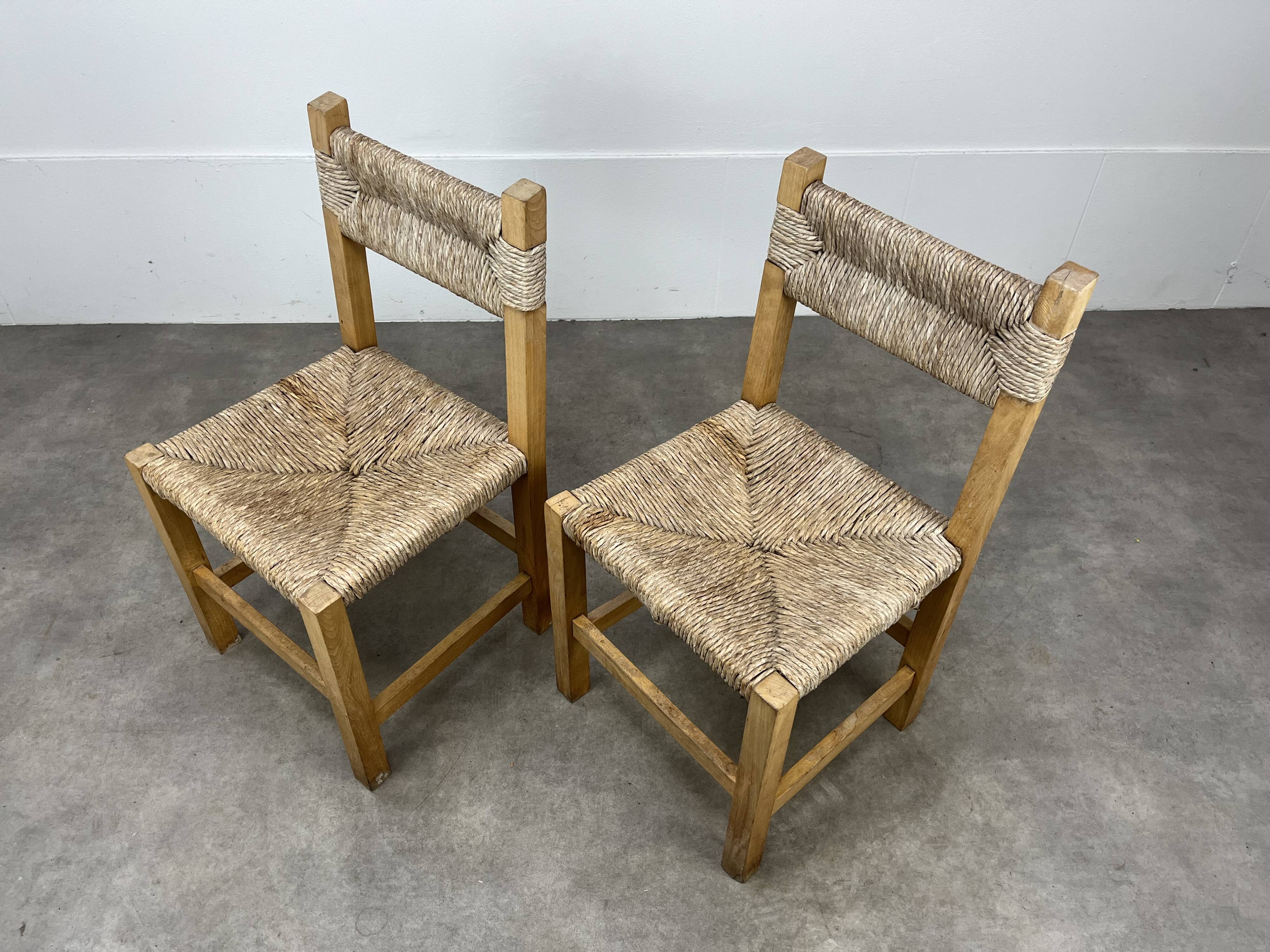 2 straw and wood chairs in brutalist style