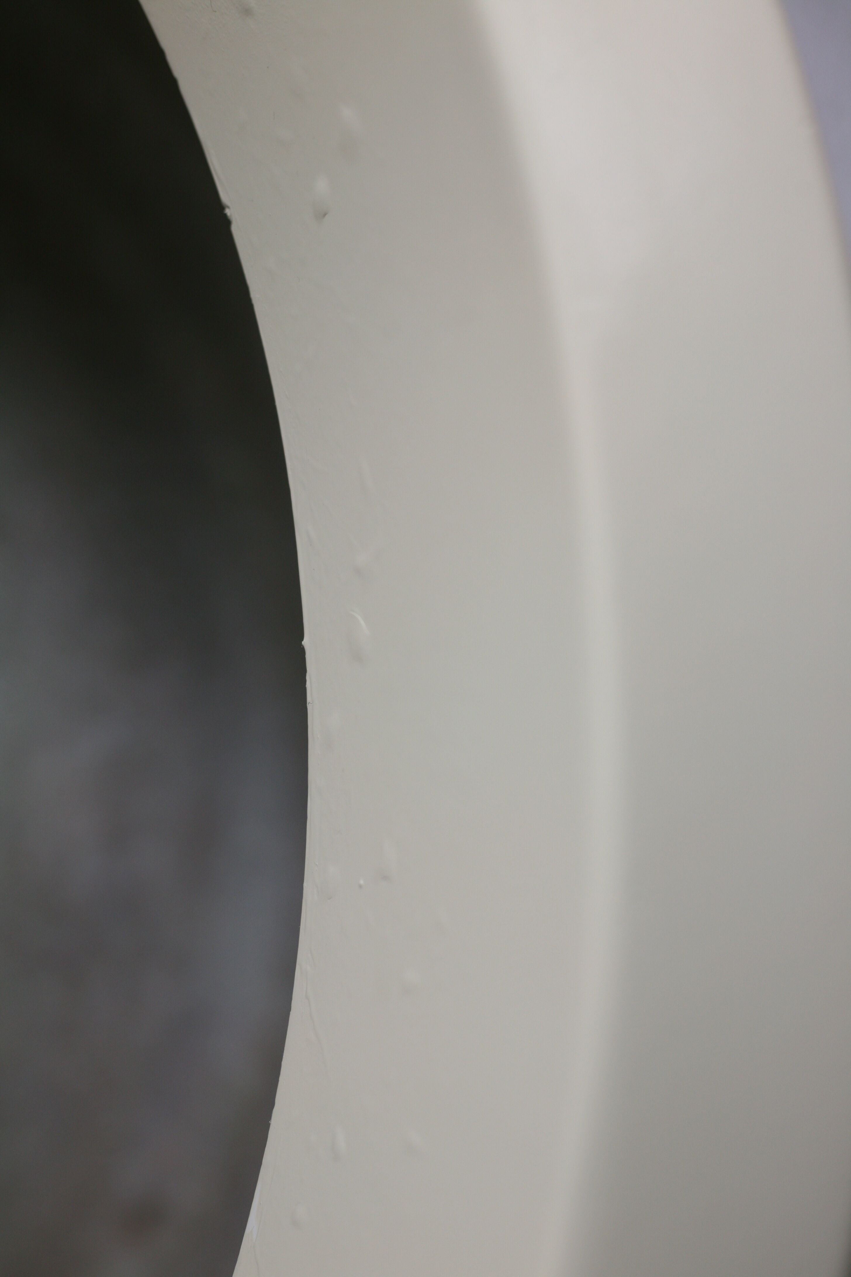 Important cylindrical planter in cream lacquered fiberglass, circa 1970