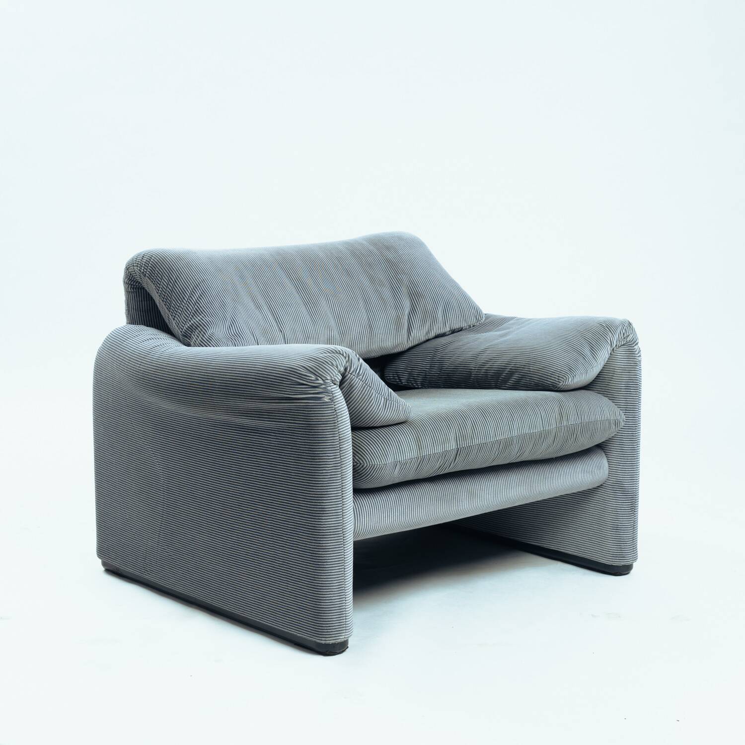 Fauteuil et ottoman Maralunga Vico Magistretti par Cassina, 1990