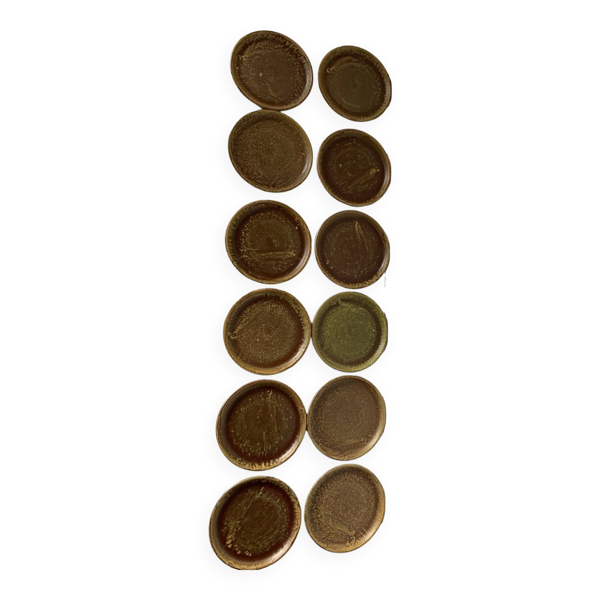 Ensemble de 12 assiettes en grès