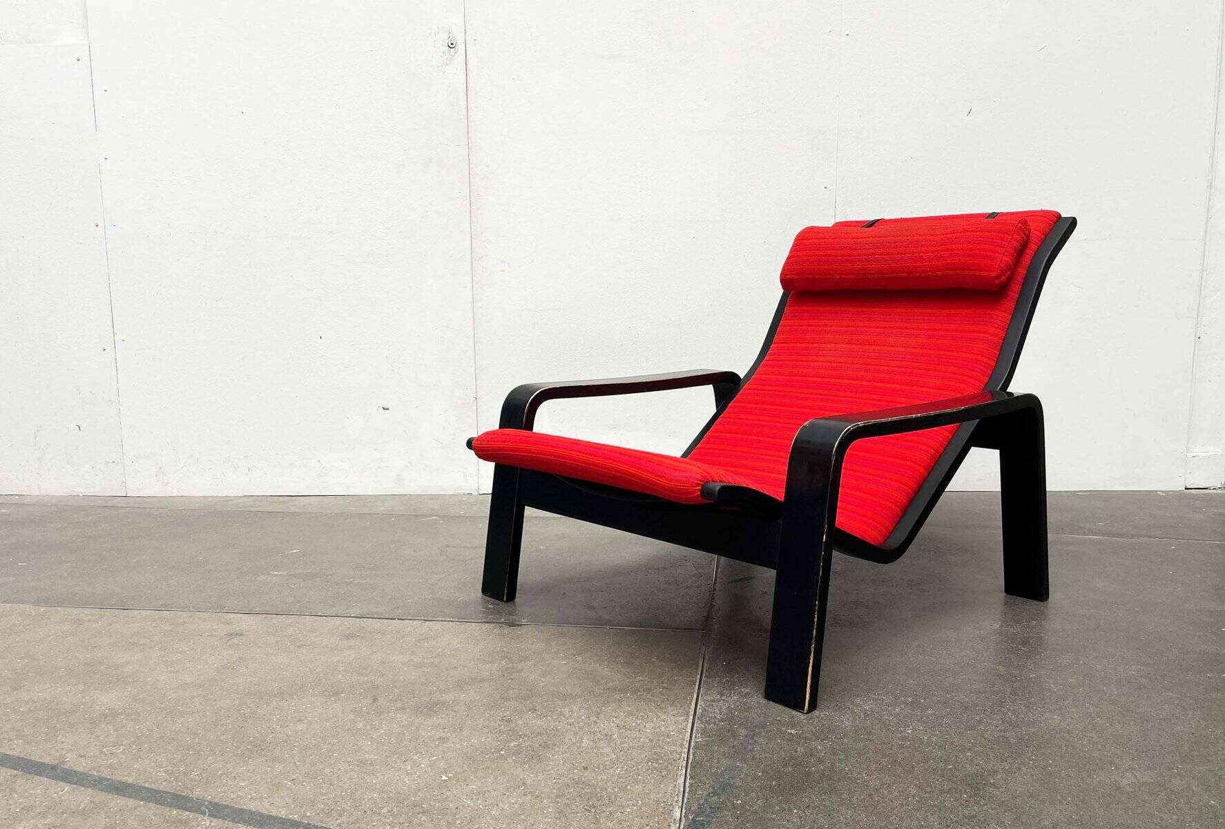 Mid-century modern Pulkka lounge chair by Ilmari Lappalainen for Asko, Finland, 1960s.
