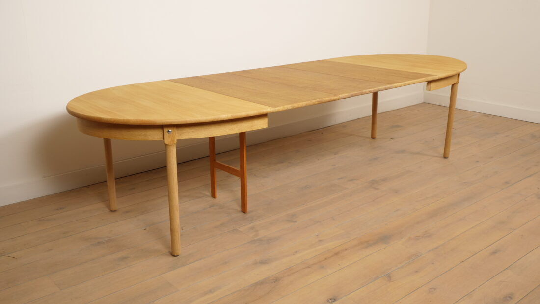 Vintage Oval Dining Table | Oak | Extendable | 3 Extension Leaves