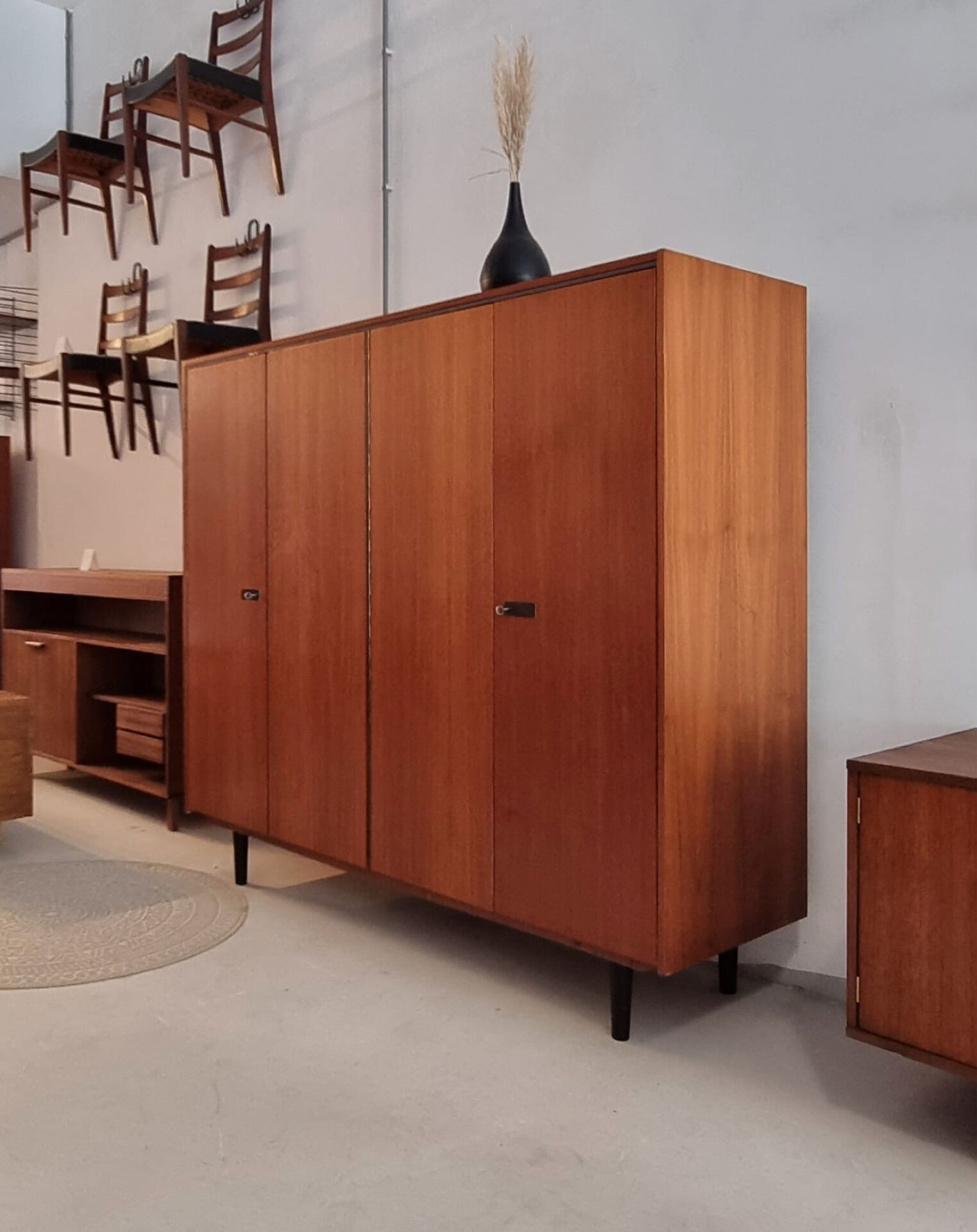 Armoire du milieu du siècle