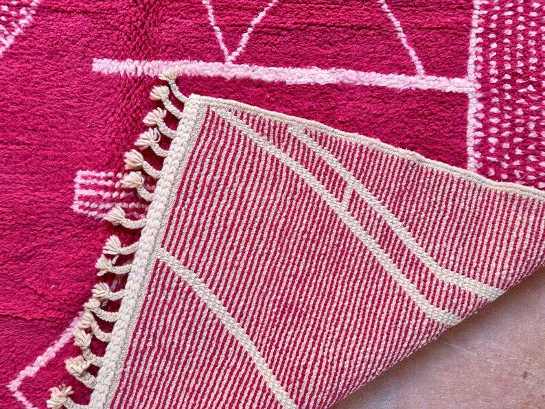 Tapis Beni Ouarain en laine rose