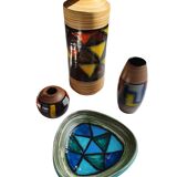 Mid-century pattern Vetrata vases and bowls by Aldo Londi for Bitossi Italy. Black, blue, orange and yellow on a brushed background.