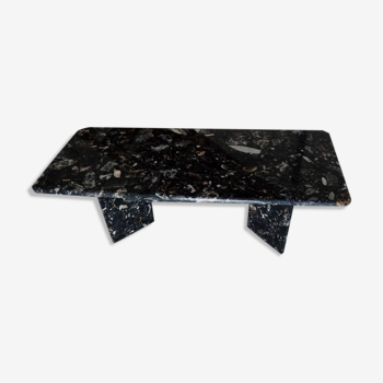 Table design minimaliste en marbre noir