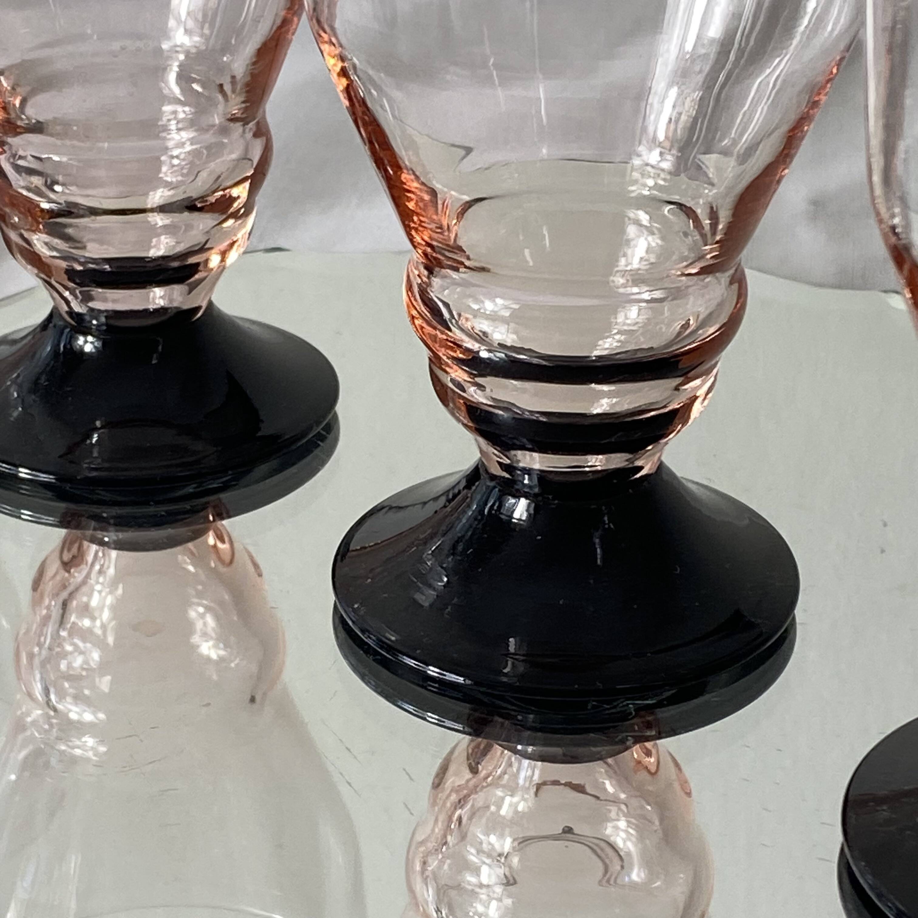 6 petits verres à vin ou à eau art déco rose et pied noir 8 cl