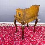 Table de chevet ou table d’appoint en chêne de style rococo, vers les années 1930