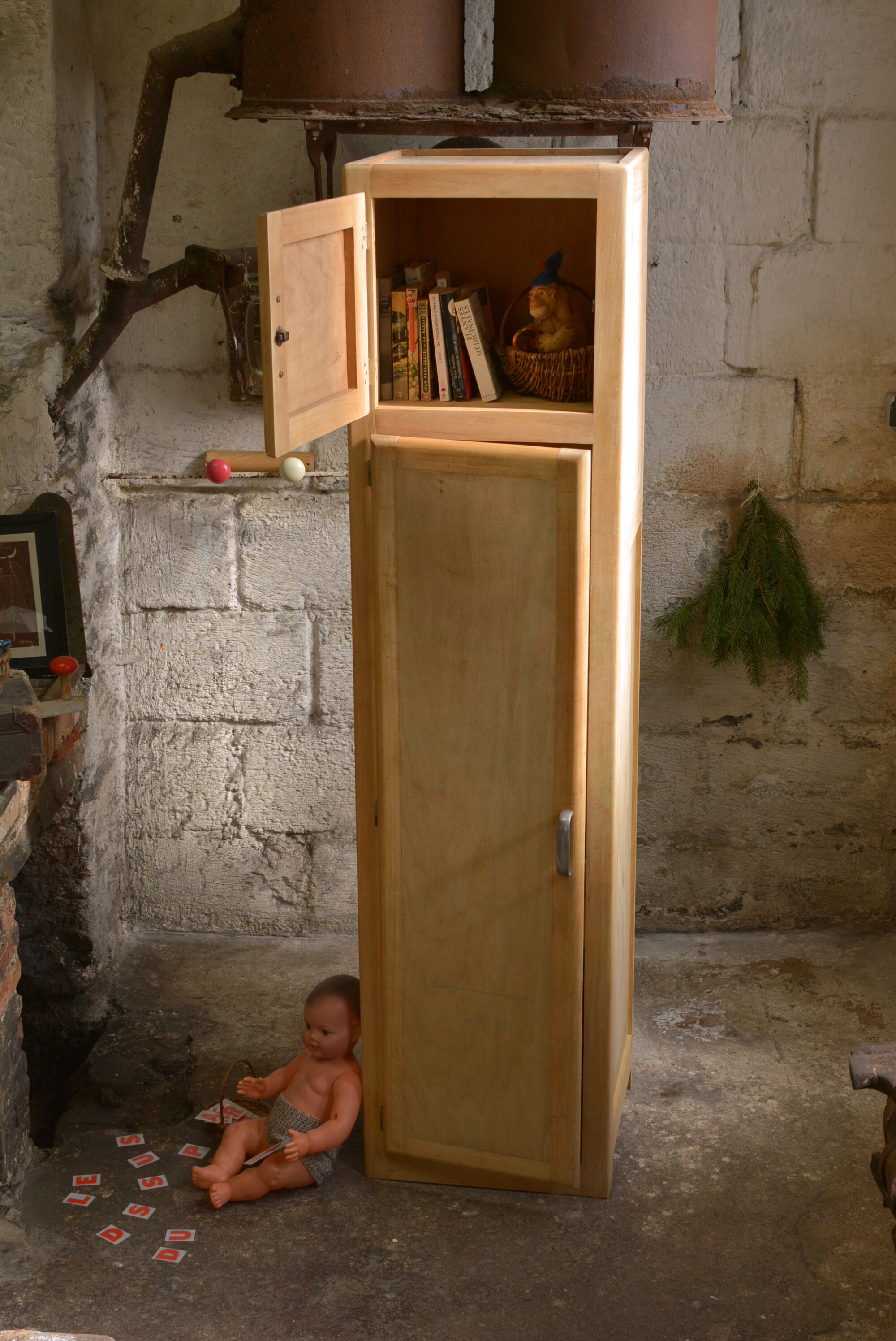 Vestiaire en bois pour enfant