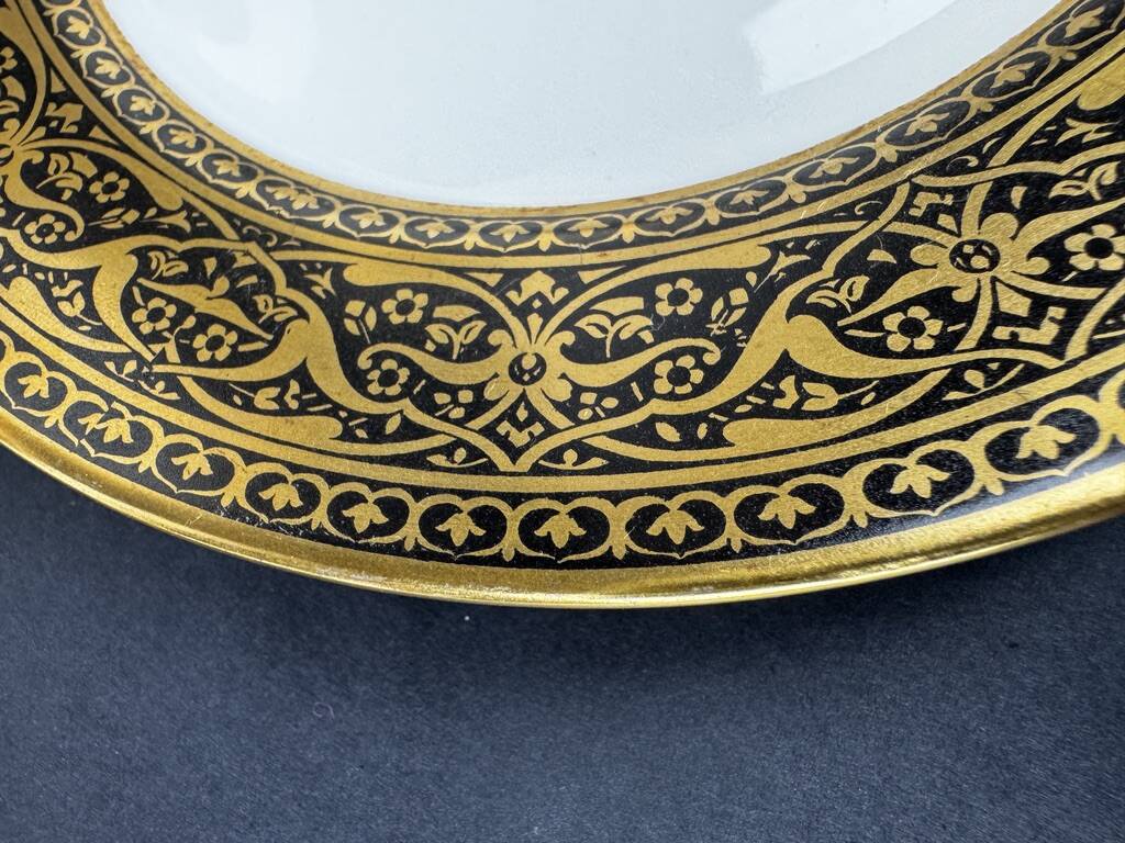 6 assiettes Limoges F Legrand décor noir et or fin