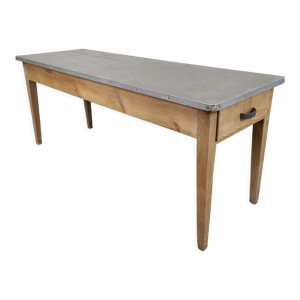 Table de ferme avec plateau en