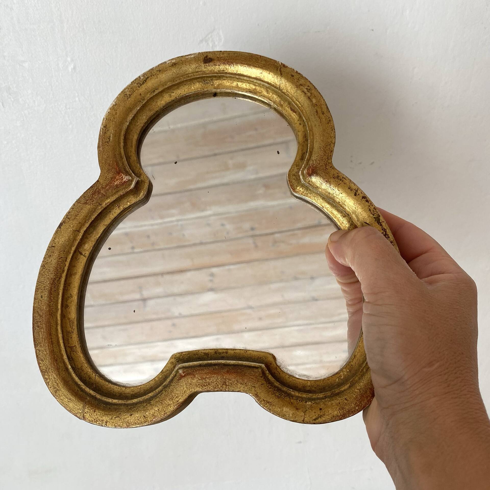 Miroir ancien trilobé en bois doré 22 cm 