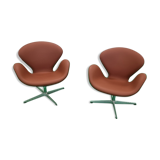 Pair Arne Jacobsen Swan chairs Fritz hansen