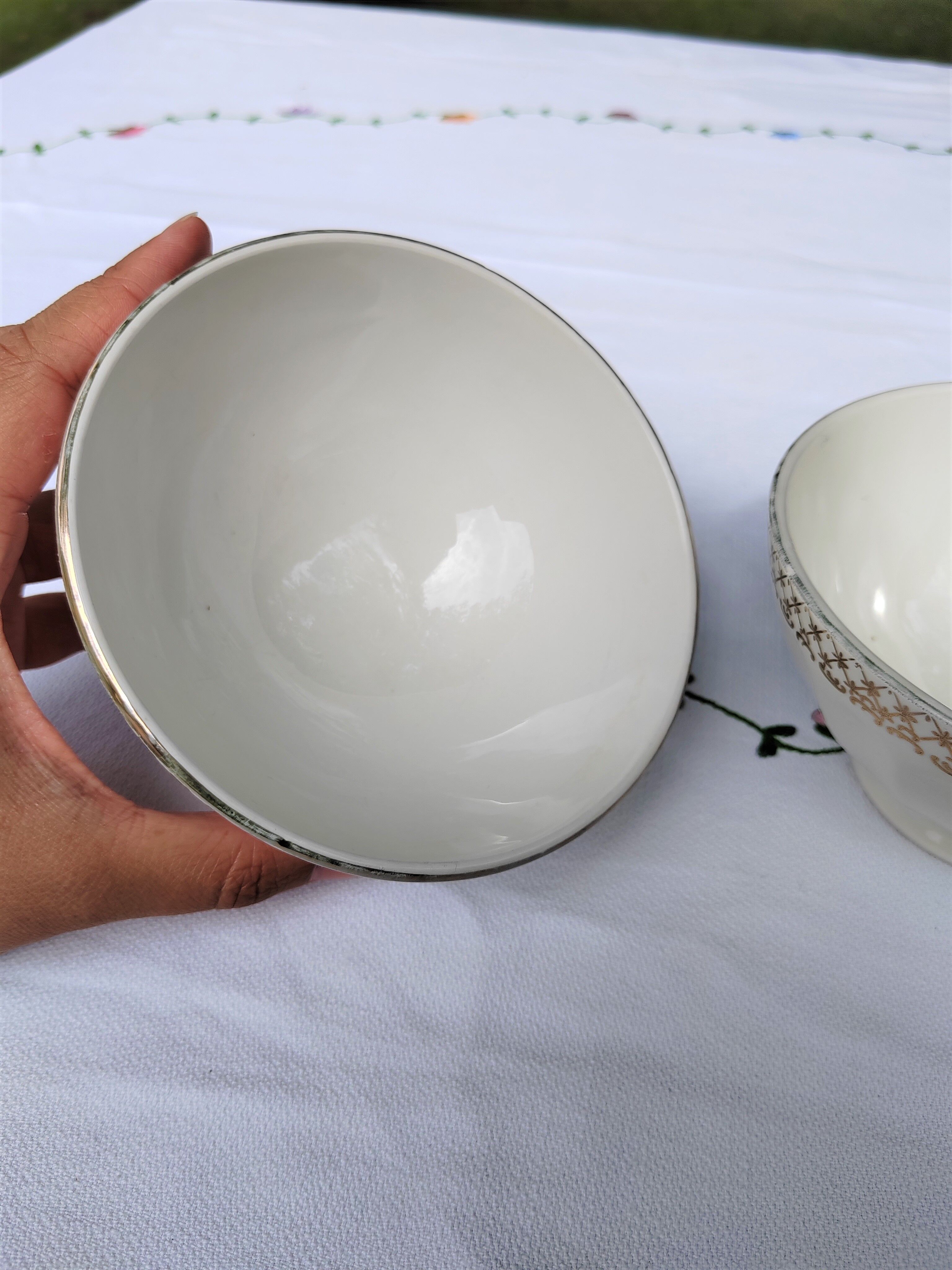 Pair of porcelain bowls