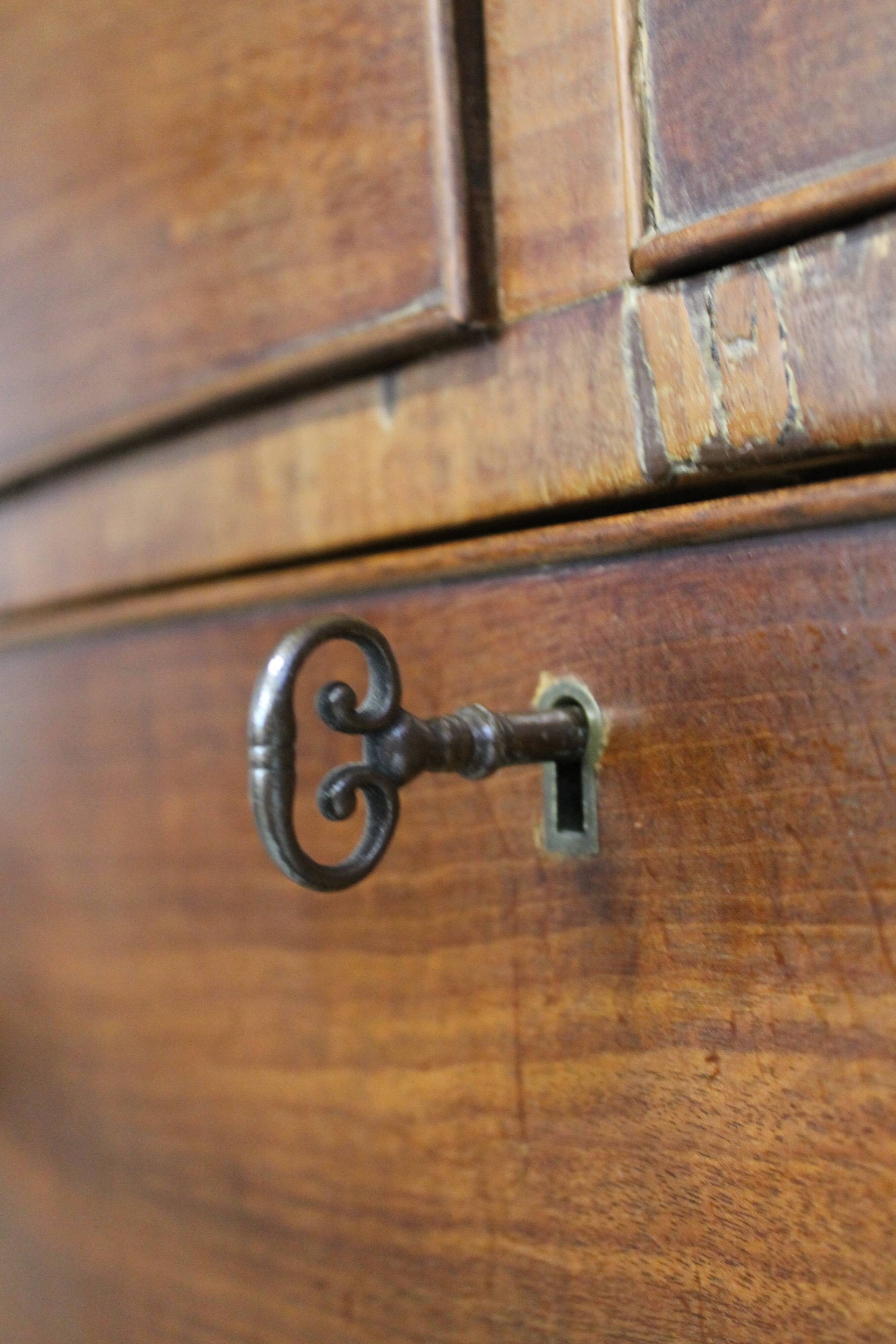 Mahogany veneer curved, English work, circa 1840