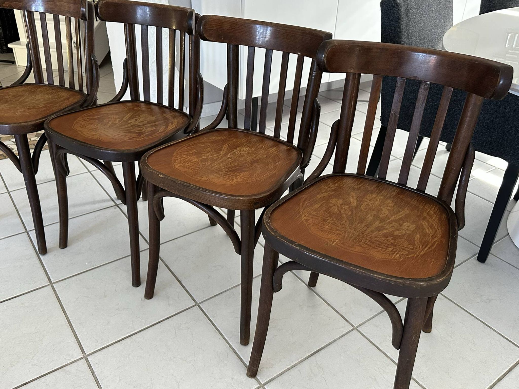 Suite de 4 chaises de bistrot vintage années 1960