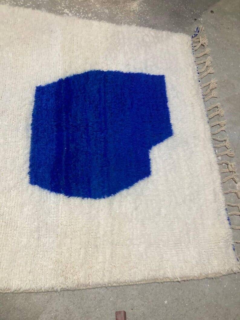 Handmade Berber rug in pure wool, size 200 x 300 cm