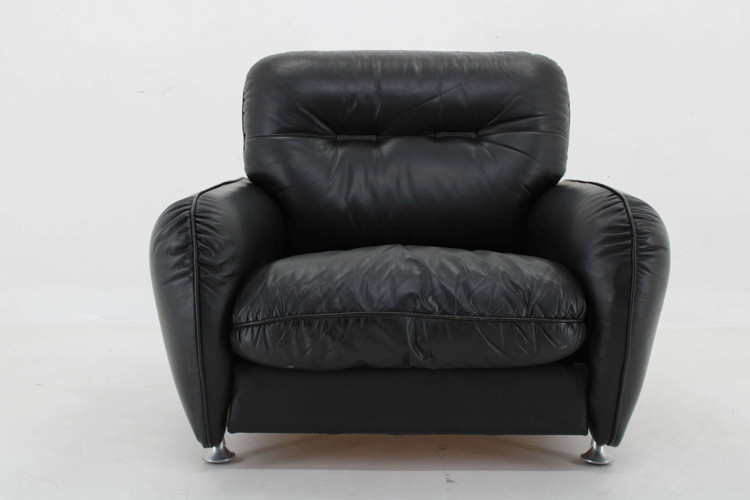 1970s Armchair in Black Leather, Italy