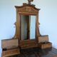 Dressing table in fine walnut from the 19th century.