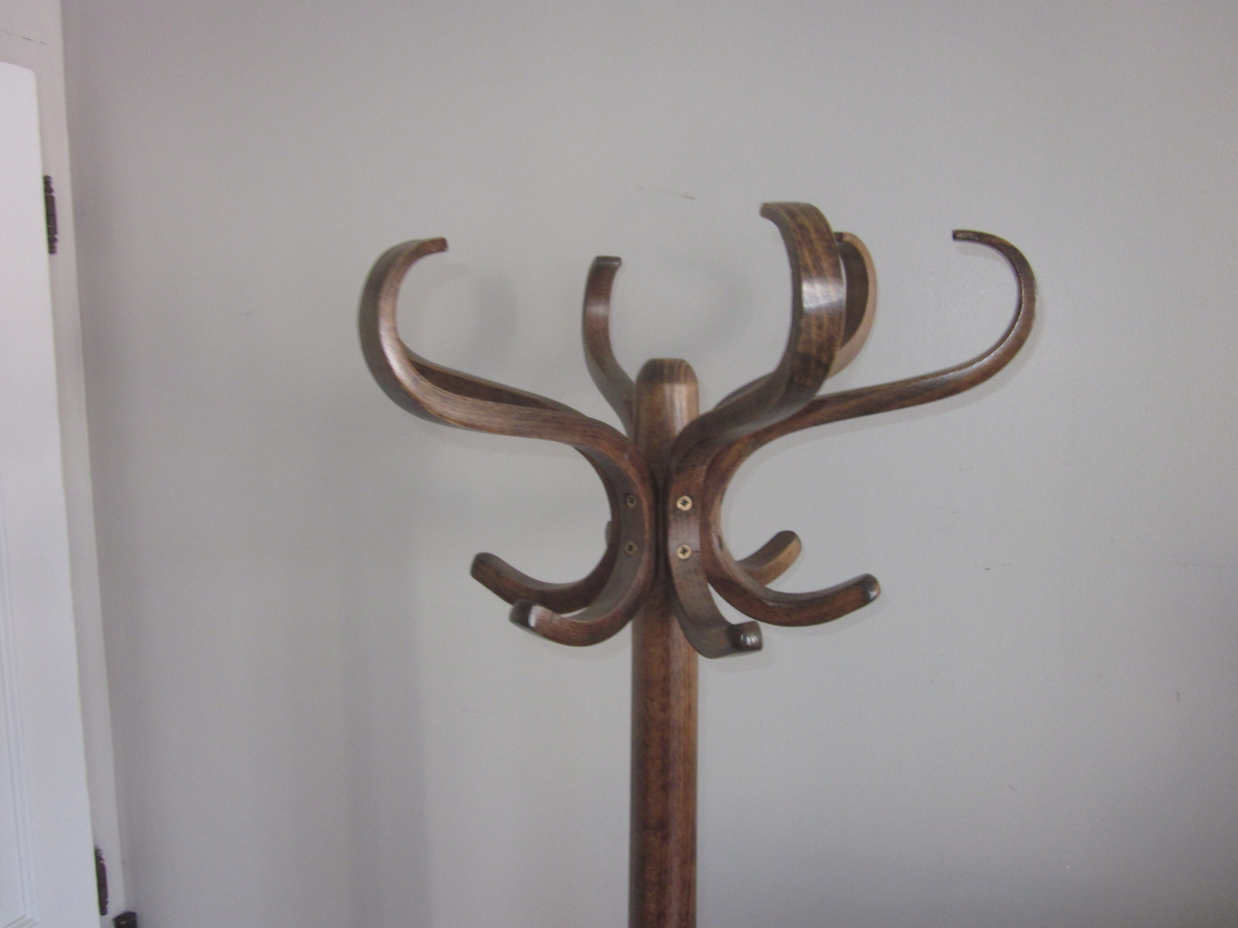 Baumann parrot coat rack
