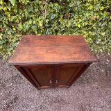 Small cabinet with 2 doors