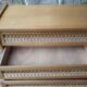 Commode vintage en rotin pieds compas