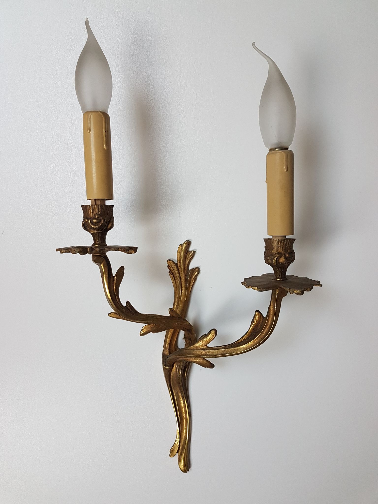 Trio of old bronze wall lights - Louis XV style - 2 lights