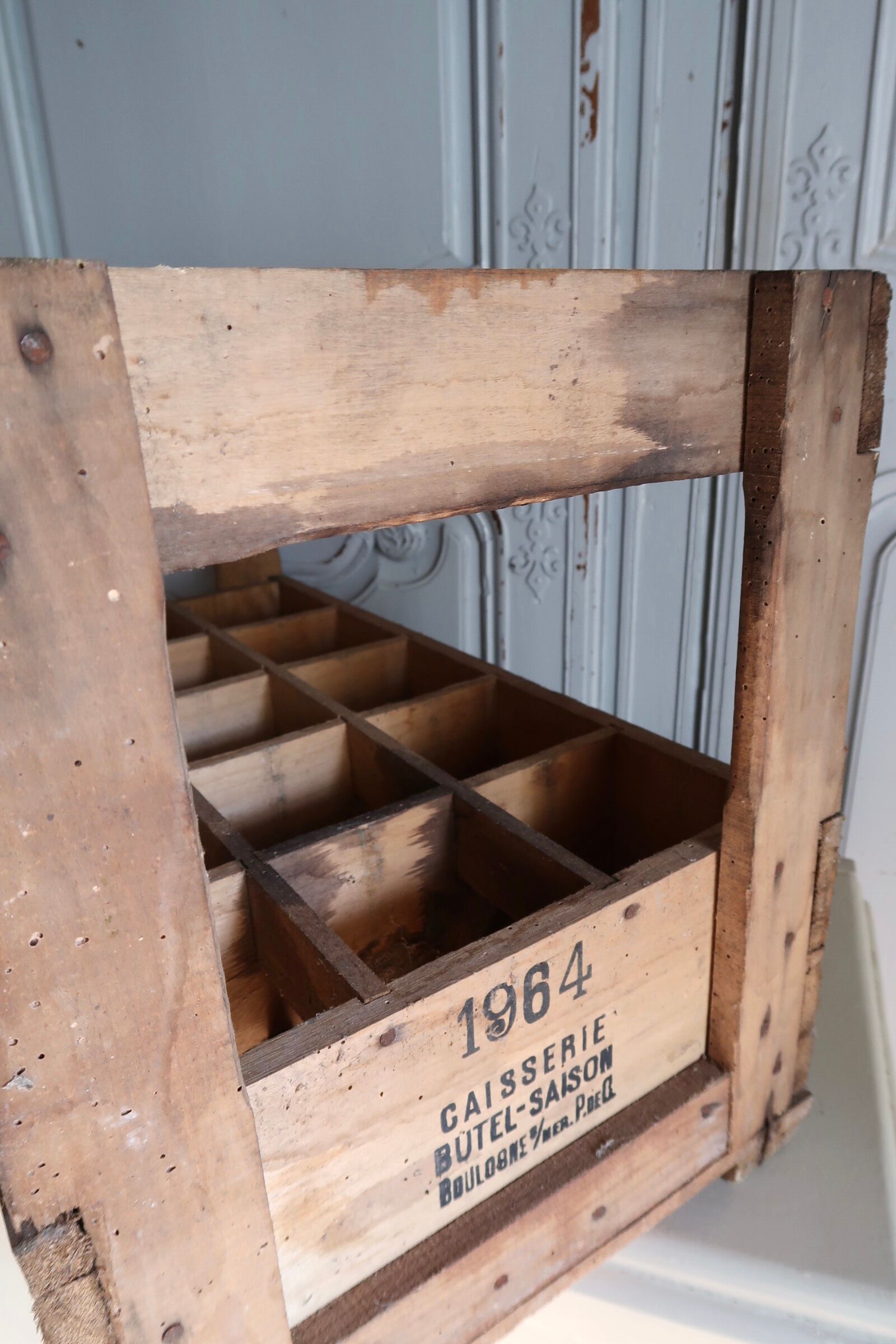 Wooden bottle locker box