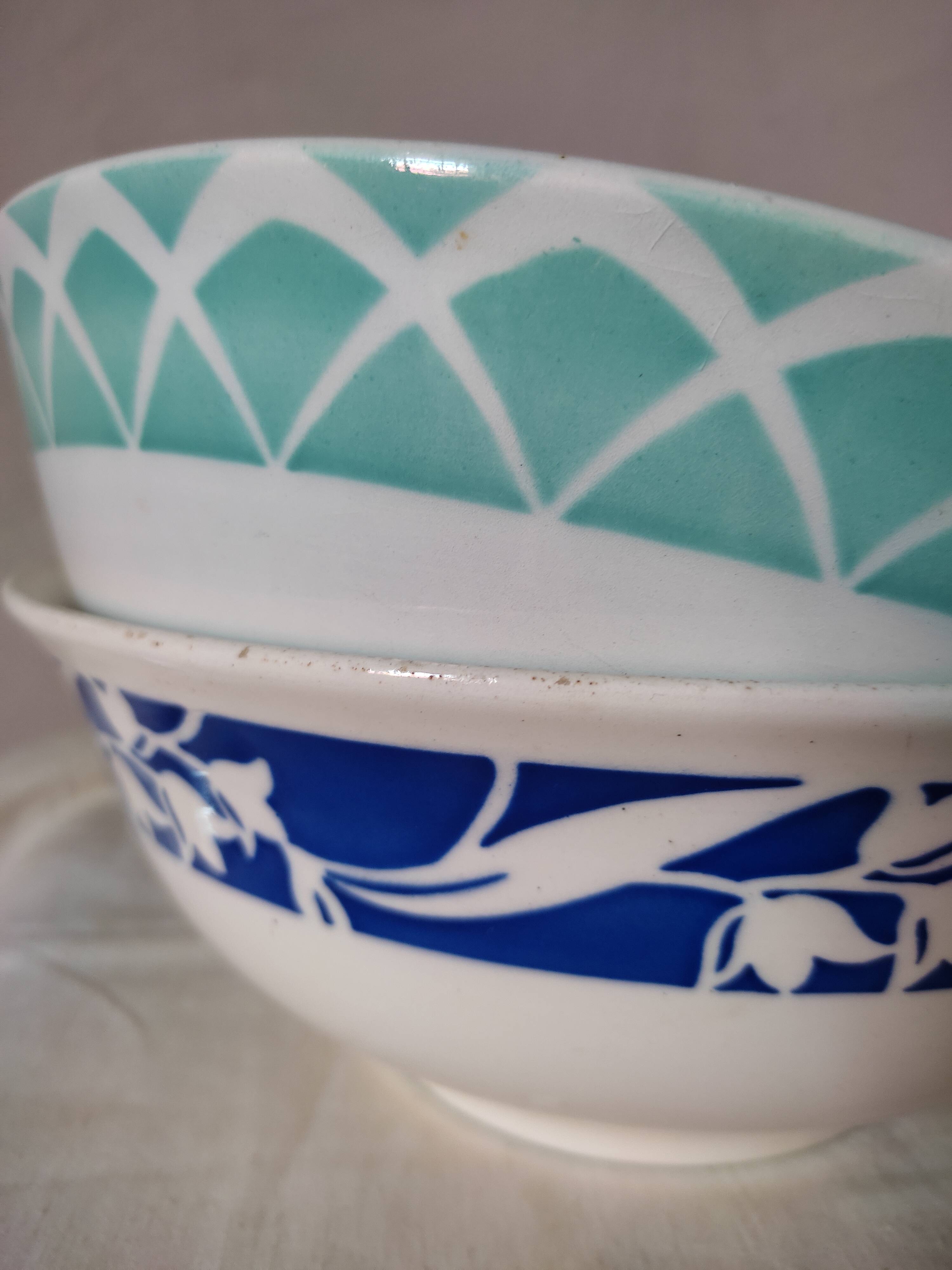 Set of 2 retro earthenware bowls