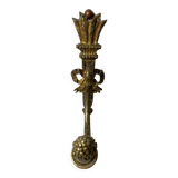 Patère en bronze, décor noeud