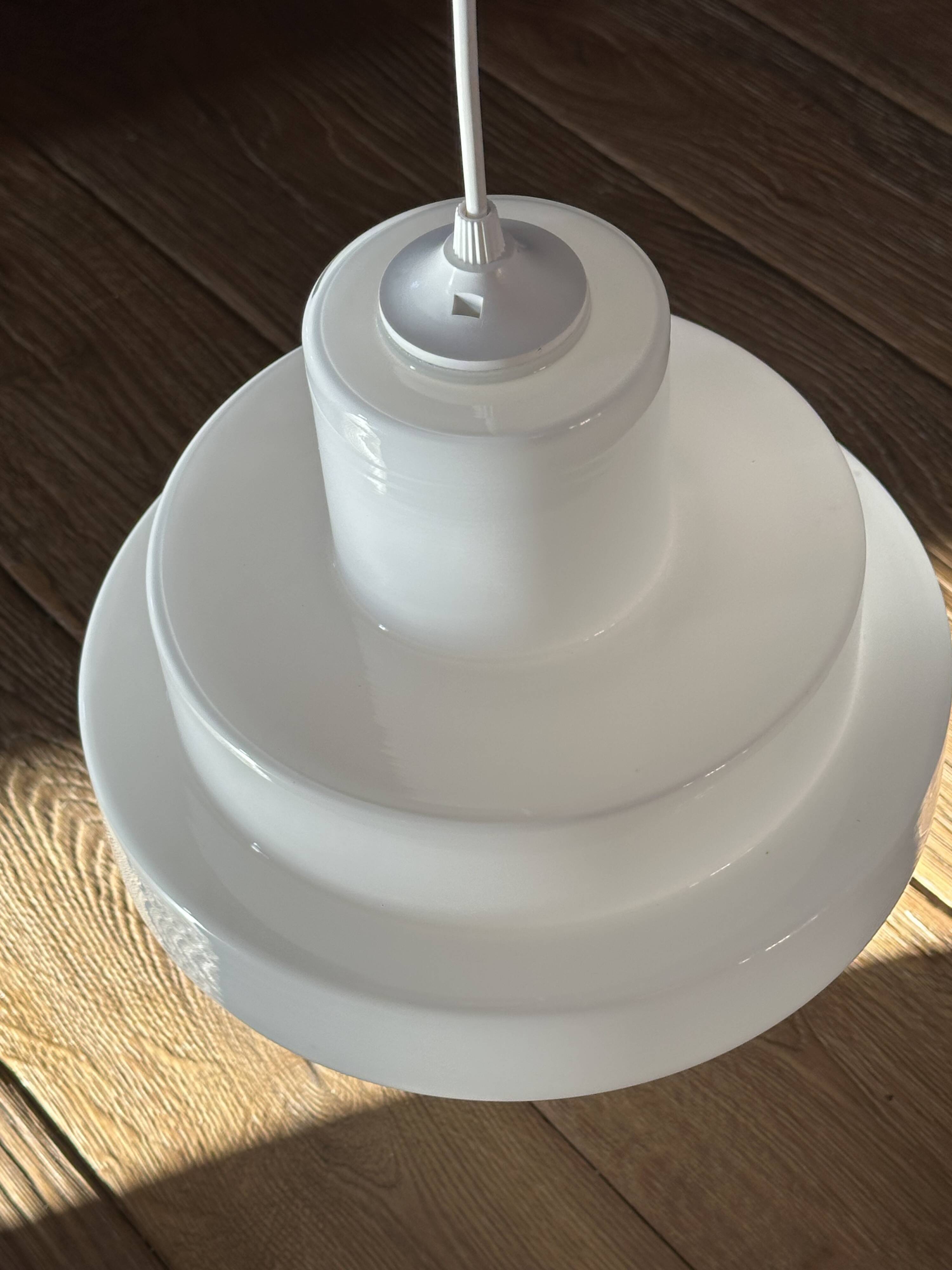 White vintage suspension – 70s style