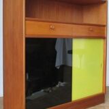 Meuble vitré jaune et noir à porte coulissantes