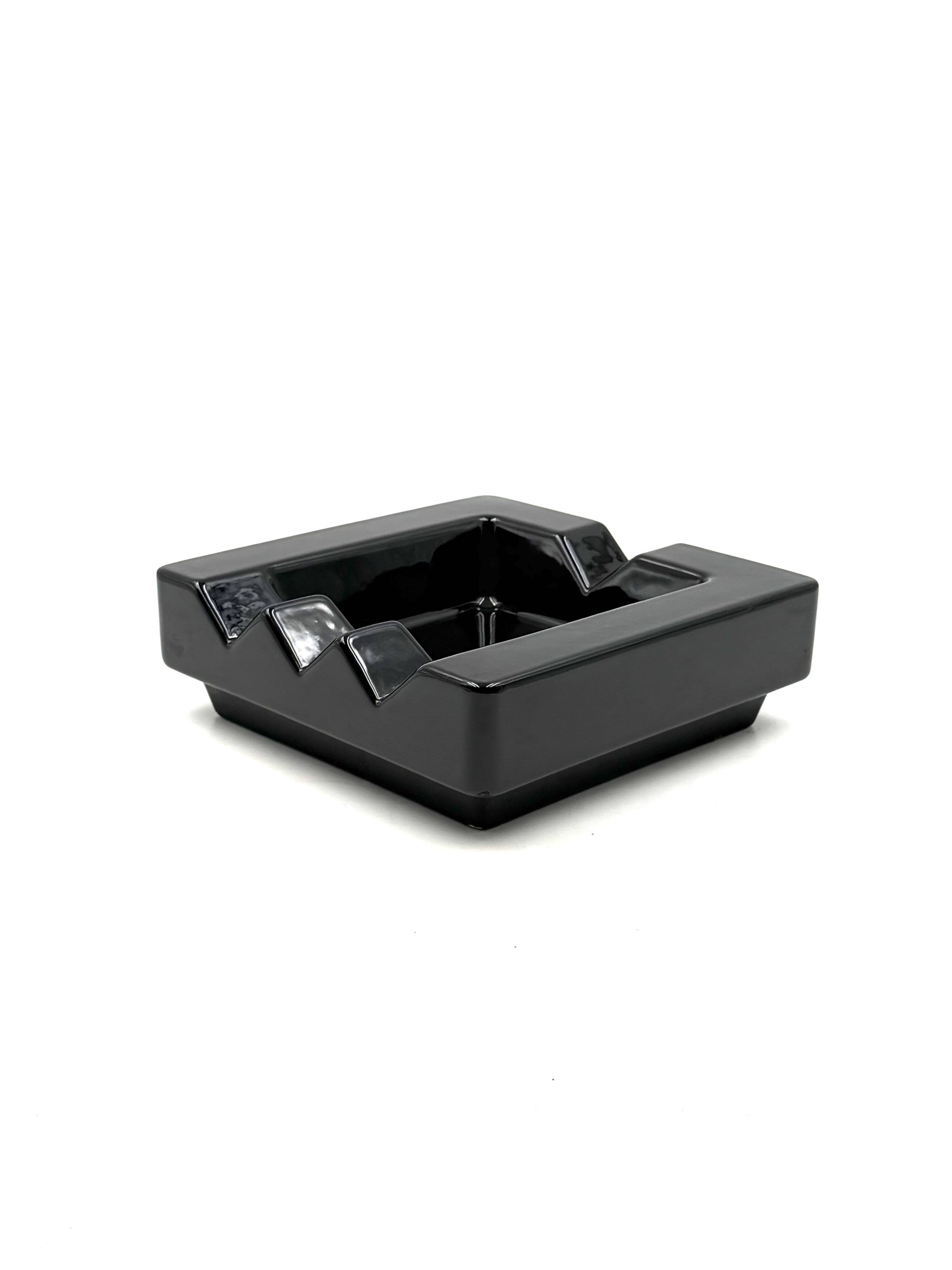 Postmodern ceramic ashtray, in the manner of Ettore Sottsass, il Mambruco,