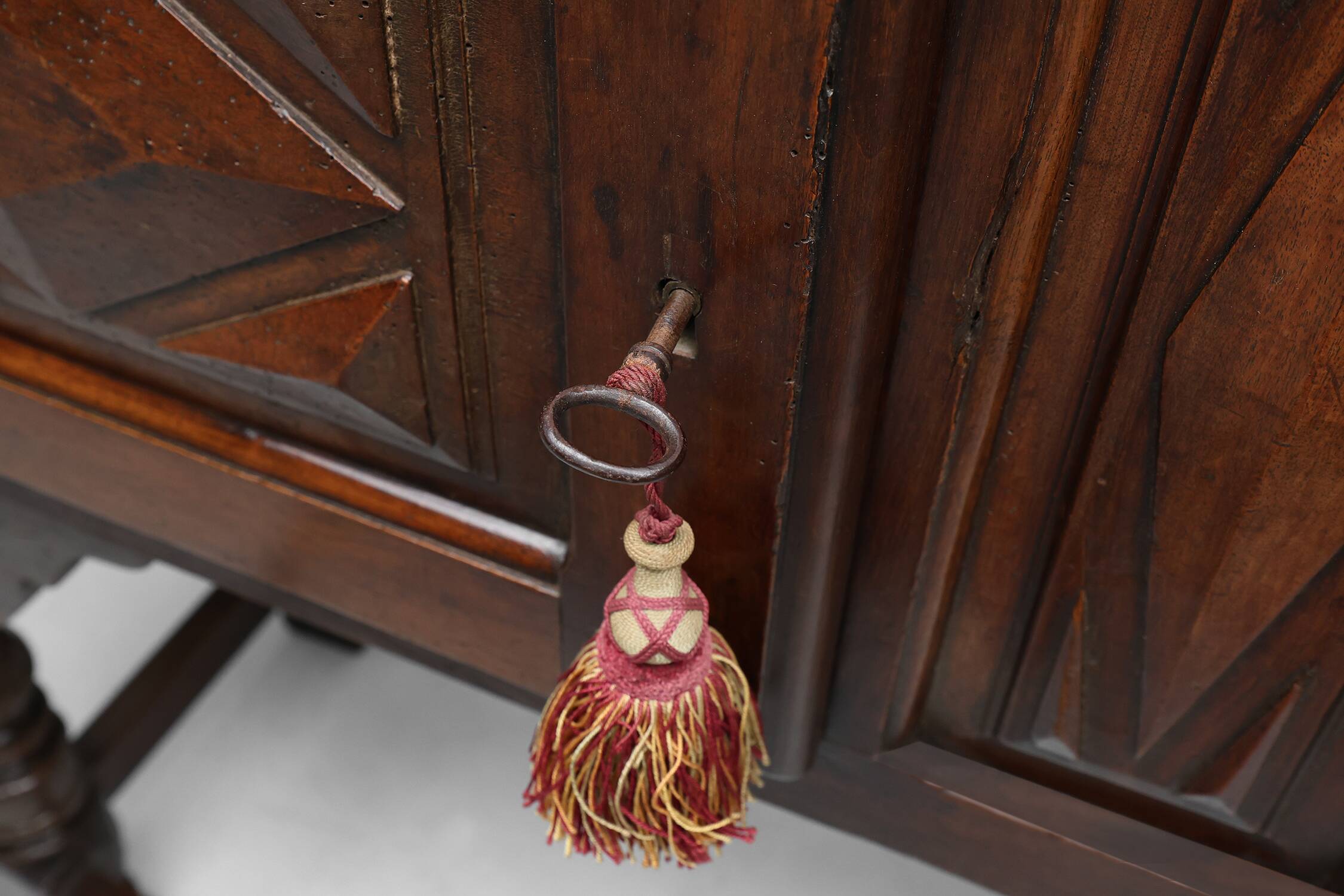Antique 16th century Spanish carved cabinet in oak.