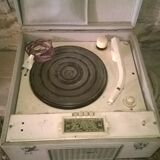 Turnted record and his suitcase vintage