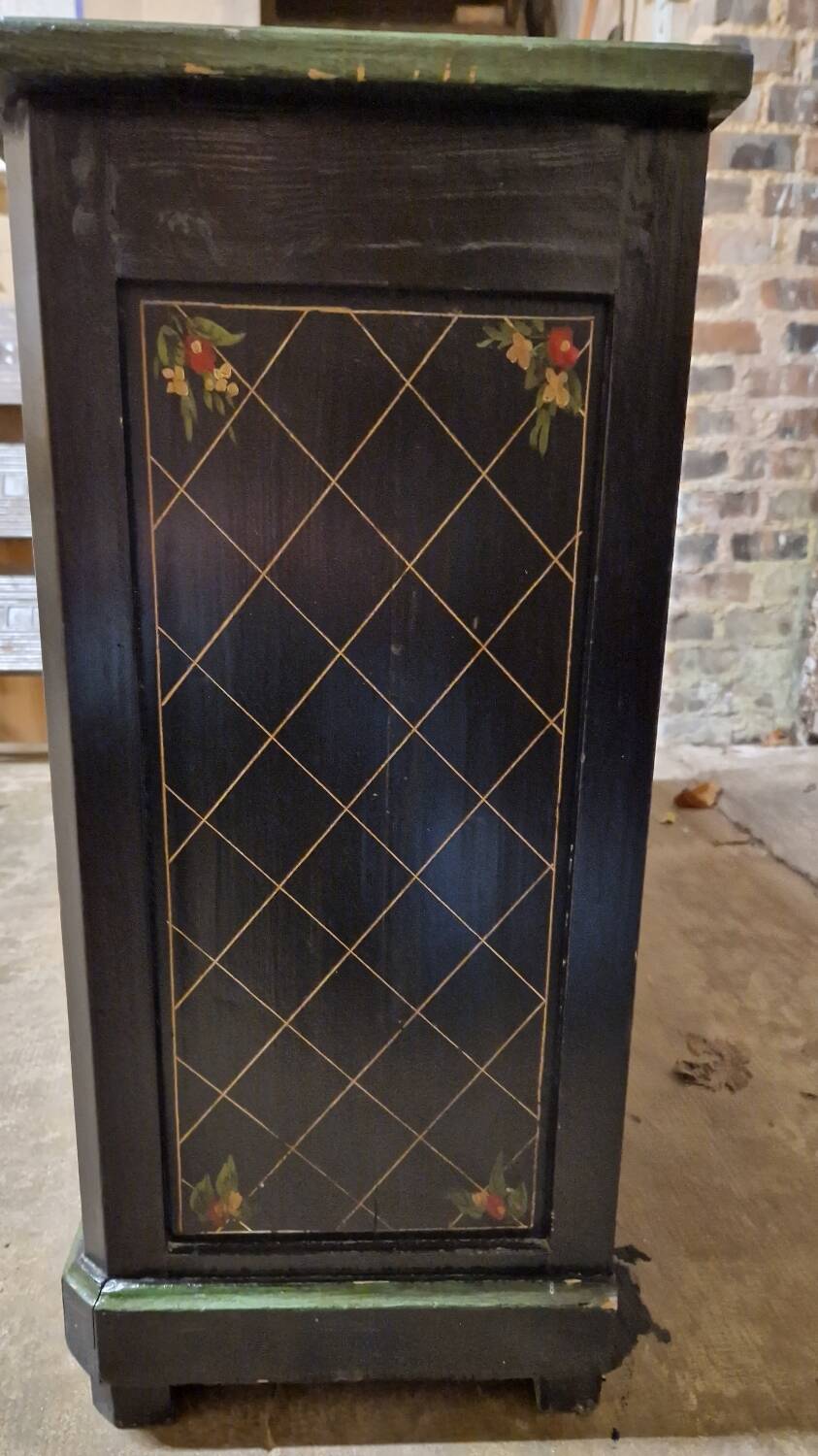 Painted chest of drawers