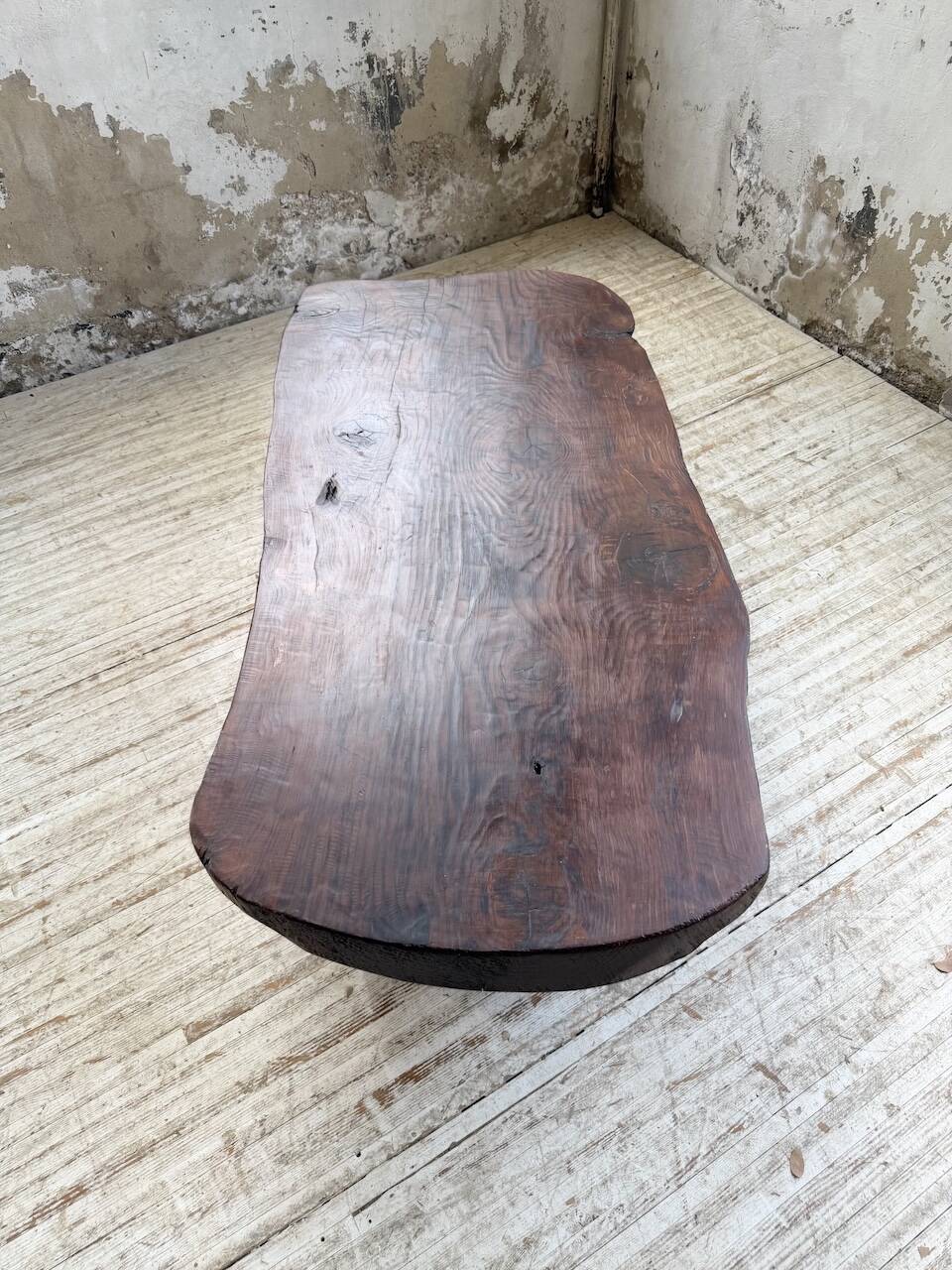 Table basse brutaliste artisanale 1950