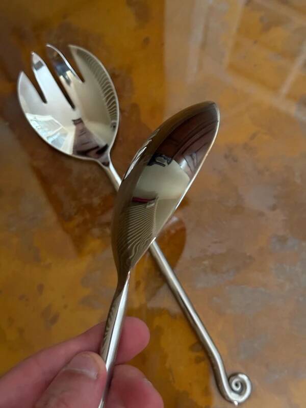 Set of 2 aesthetically designed spiral/twirling salad servers – 18-10 Stainless Steel