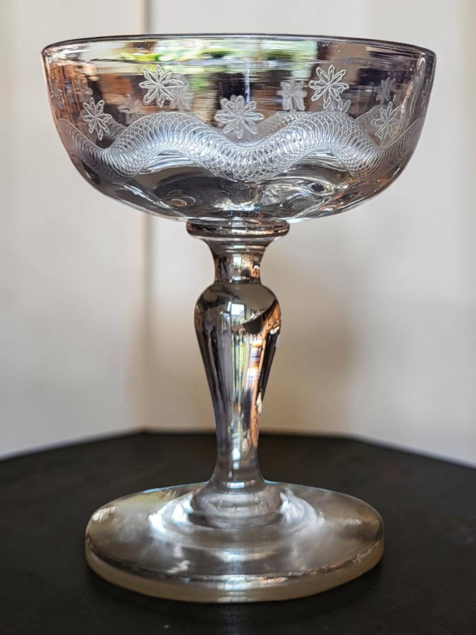 8 engraved glass champagne coupes from Meisenthal, Art Deco
