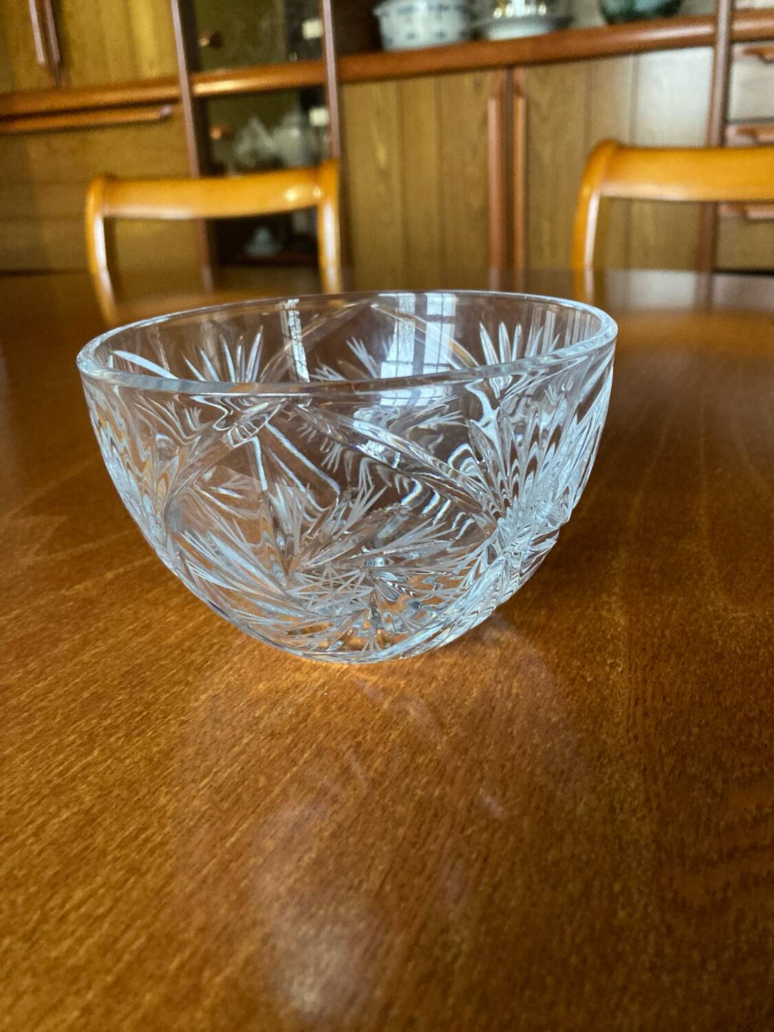 Pinwheel cut crystal bowl - bowl - empty pocket