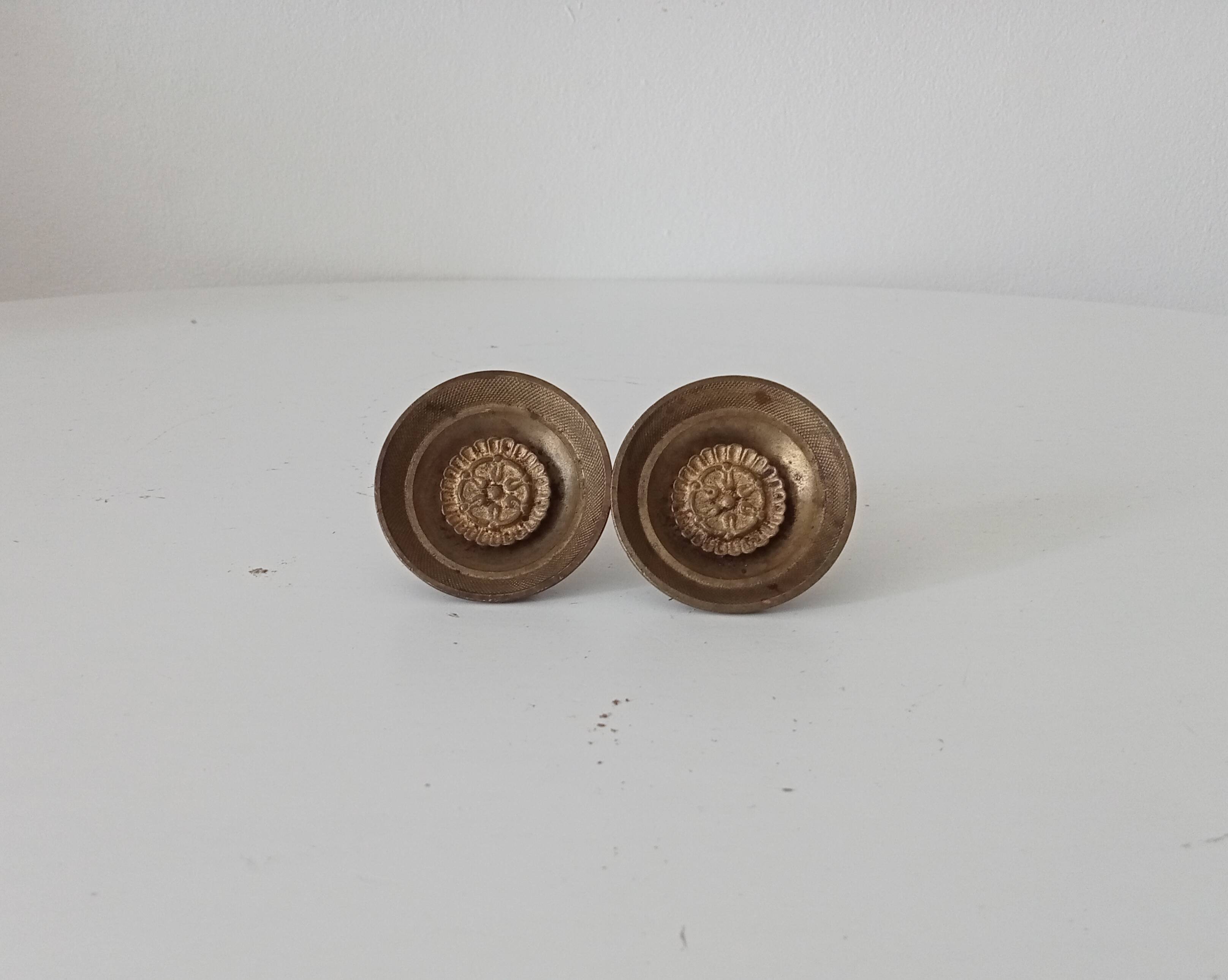 Pair of antique Empire furniture knobs from the 19th century in solid bronze.