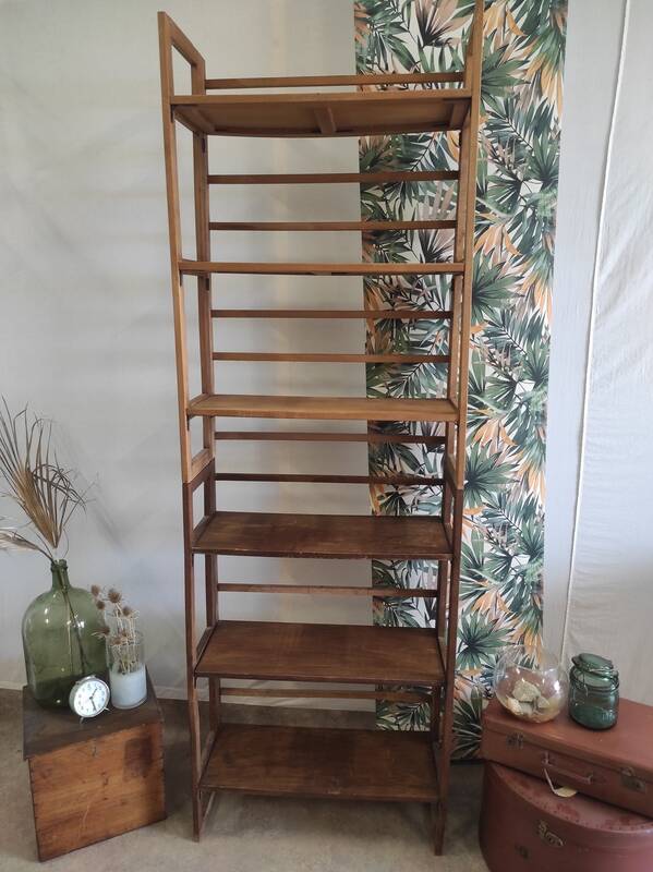 Foldable and stackable wooden shelves