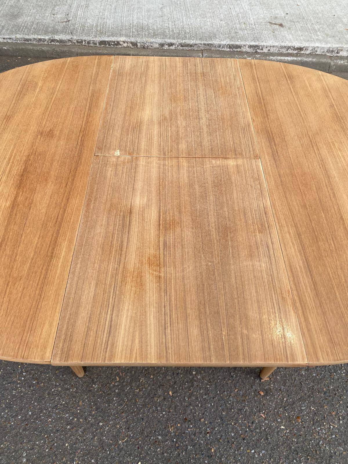 Table à manger scandinave ronde extensible décapée en teck 115cm