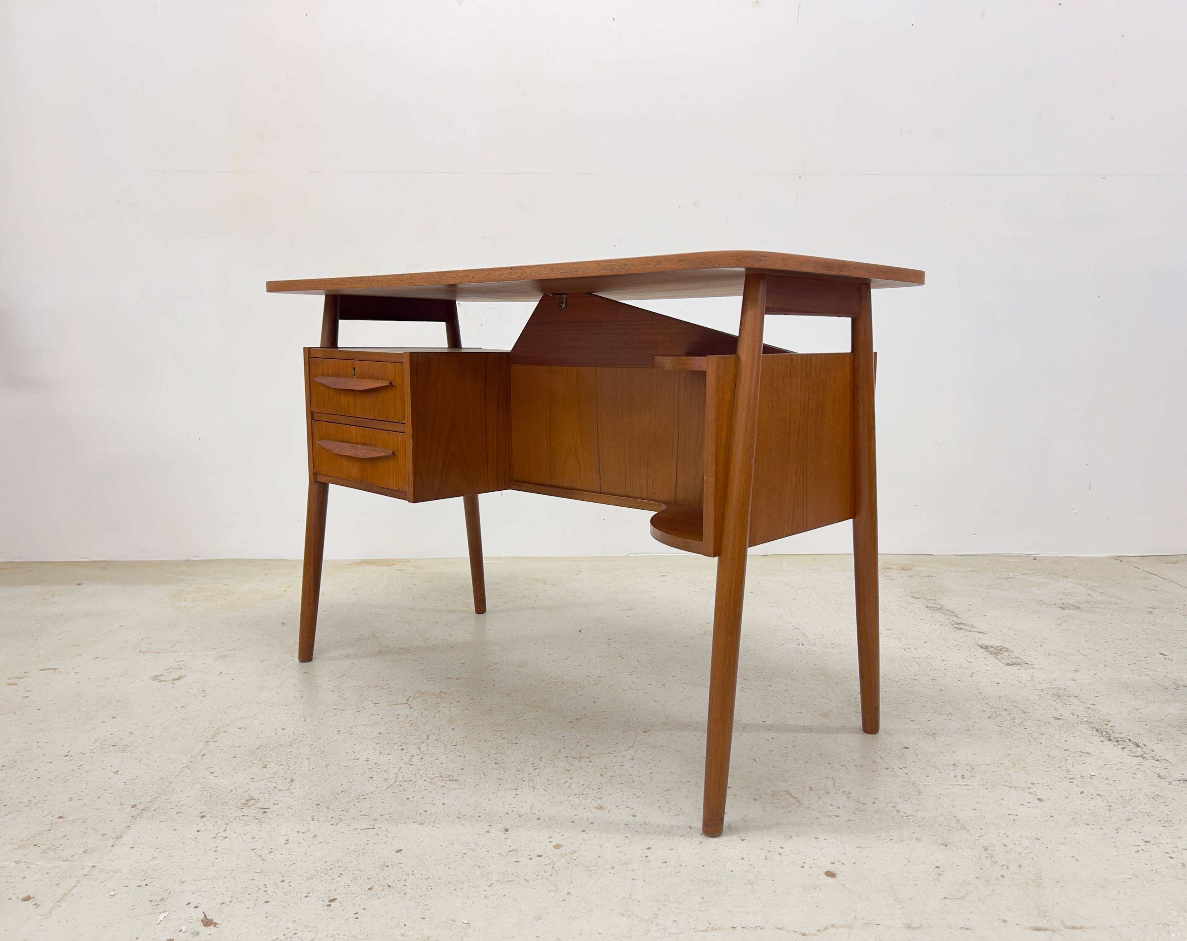 Petite Teak Desk By Gunnar Nielsen For Tibergaarden